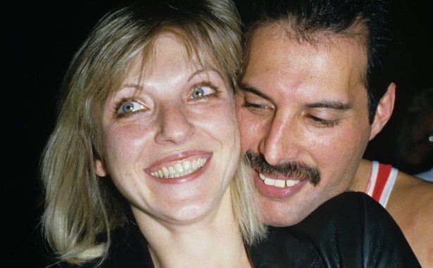 Mary Austin y Freddie Mercury Mary Austin y Freddie Mercury