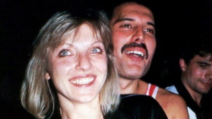 Mary Austin y Freddie Mercury Mary Austin y Freddie Mercury