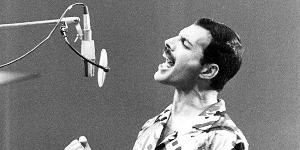 Freddie Mercury durante la grabación de One Vision.