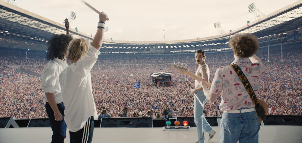 Queen en Live Aid 1985. Gwilym Lee (Brian May), Ben Hardy (Roger Taylor), Rami Malek (Freddie Mercury) y Joe Mazzello (John Deacon). Bohemian Rhapsody.