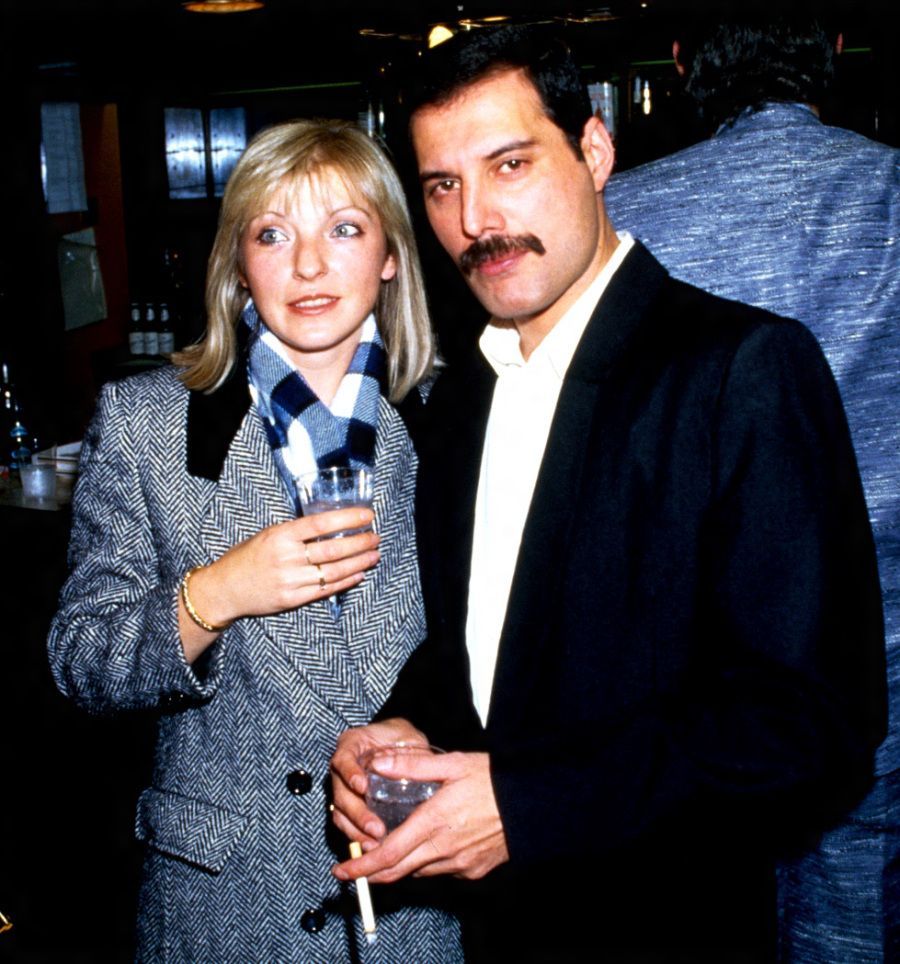 Mary Austin y Freddie Mercury