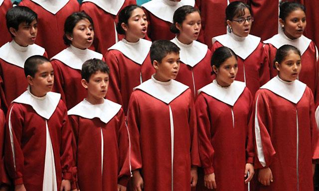 Coro Nacional de Niños del Perú. Solo Queen.