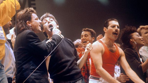 Bono, Paul Mc Cartney y Freddie Mercury en Live Aid.