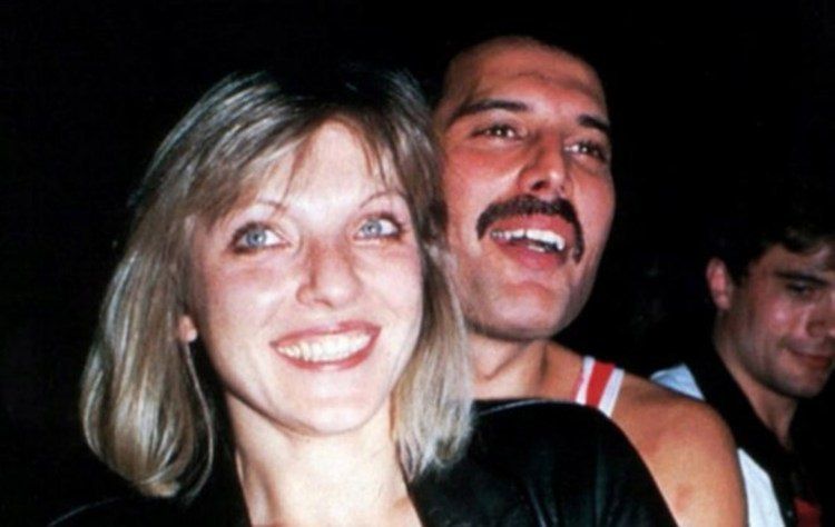 Mary Austin y Freddie Mercury