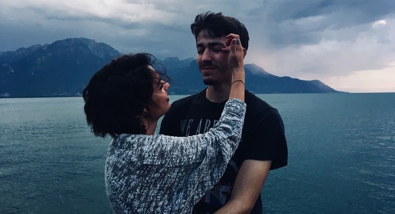 En la estatua de Freddie Mercury en Montreux