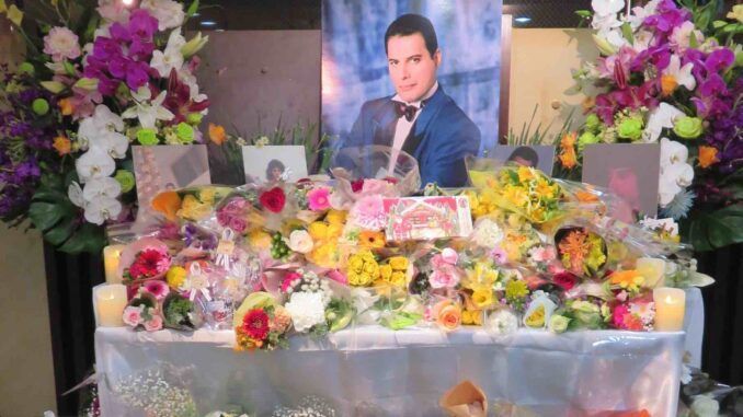 freddie mercury japon flores