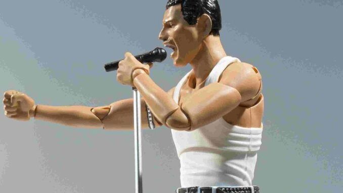 figura freddie mercury bandai figurats