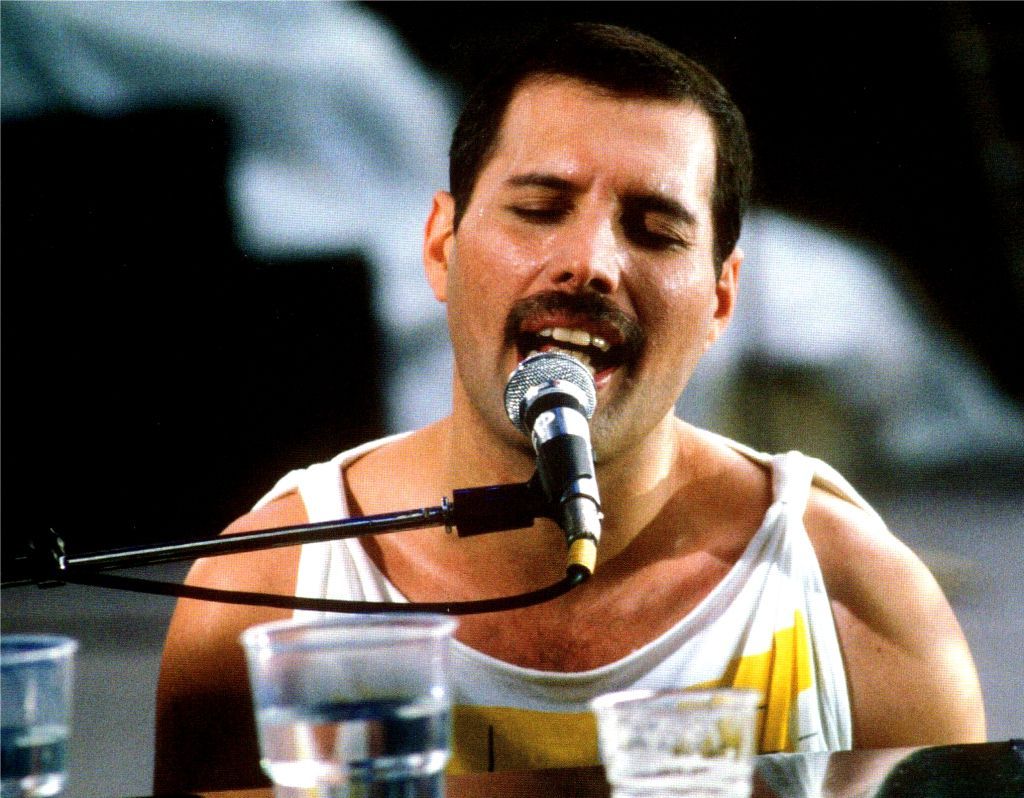 Freddie Mercury Slane Castle Queen Magic 1986