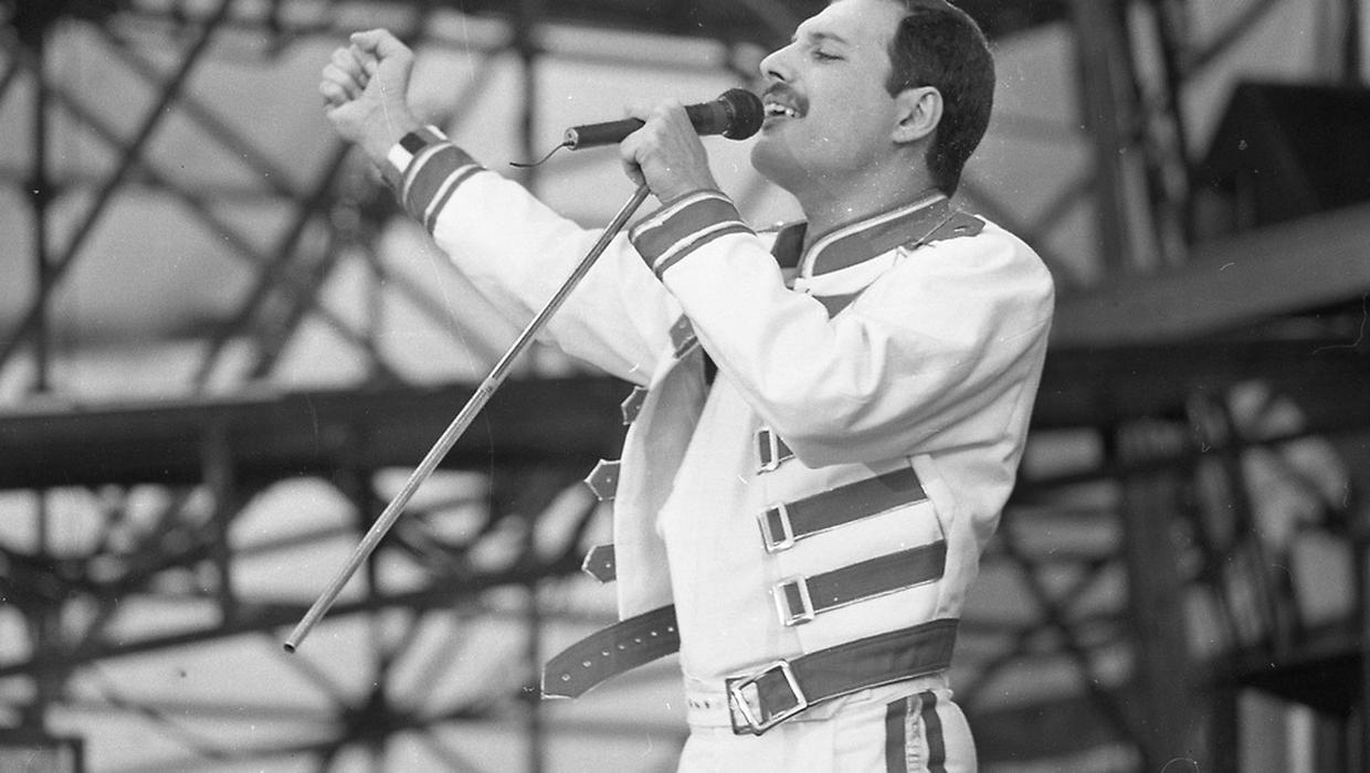 Freddie Mercury Slane Castle Queen Magic 1986