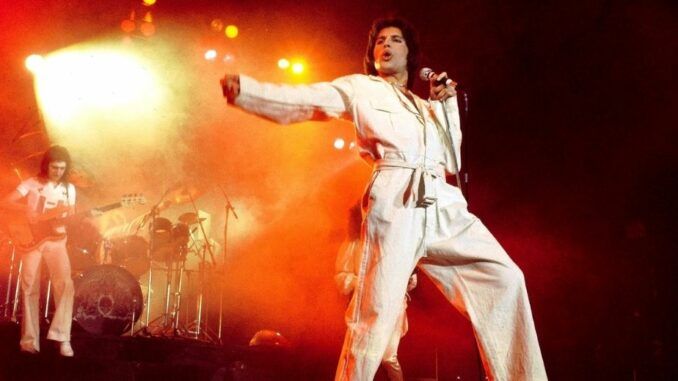 Queen a day at the races 1976 freddie mercury aqueenofmagic