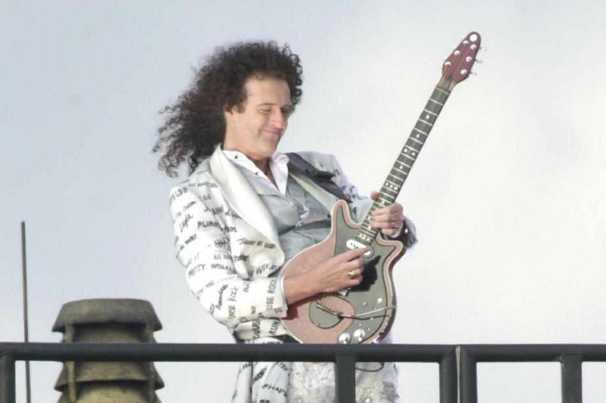 brian may queen jubilee 2002