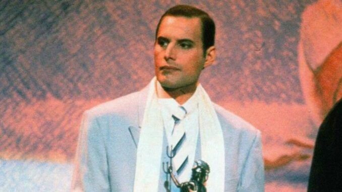 freddie mercury brit awards 1990 queen aqueenofmagic