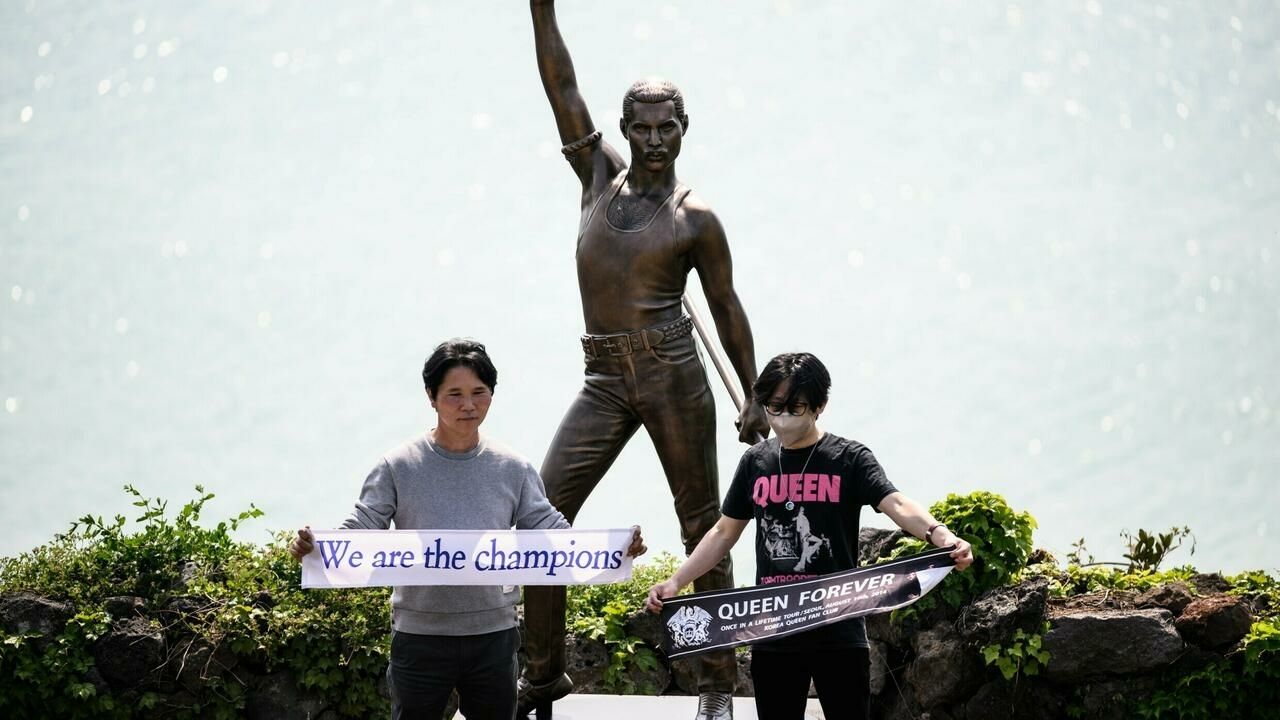 freddie mercury estatua corea del sur