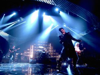 queen adam lambert mtv ema 2011