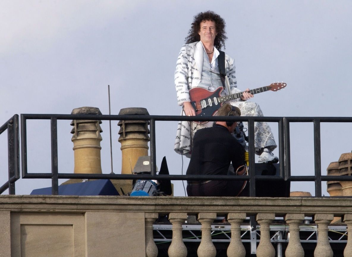 brian may 2002 buckingham palace